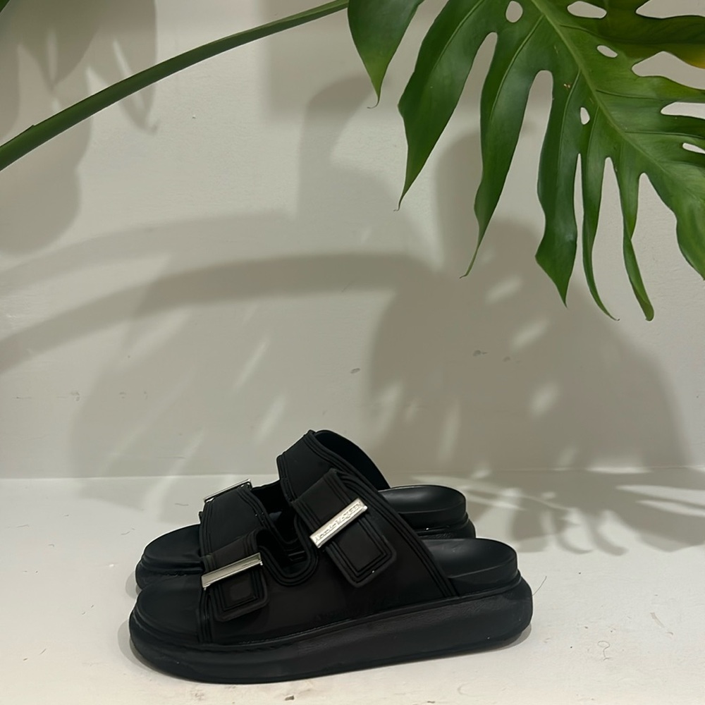 Alexander McQueen Logo Engraved Flatform Sandals